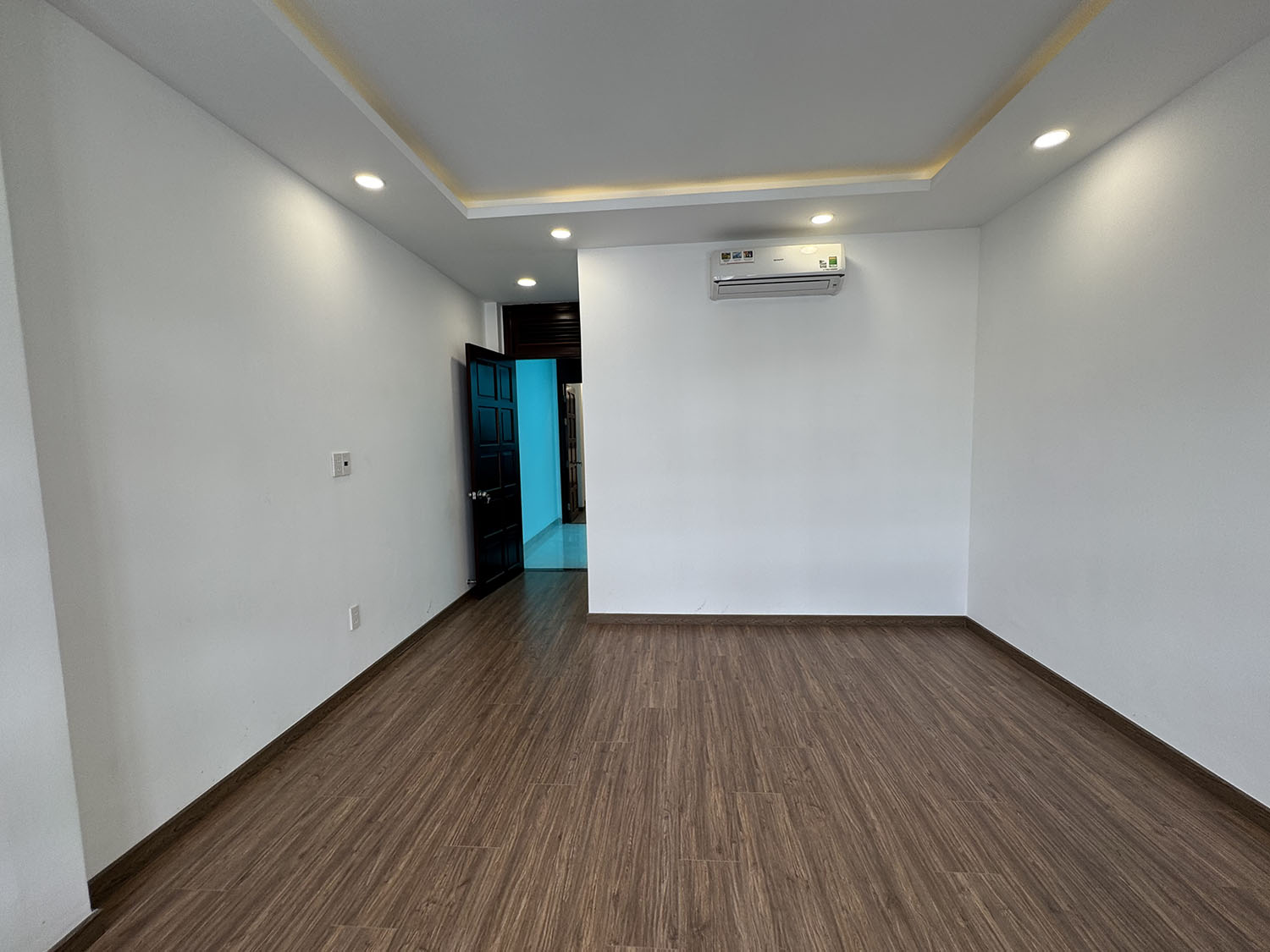 Nhà phố 3lầu (4,05m x 22,5m) có sân đổ ôtô, thiết bị ccấp khu kdoanh Nguyễn Thượng Hiền gần BOTANIC